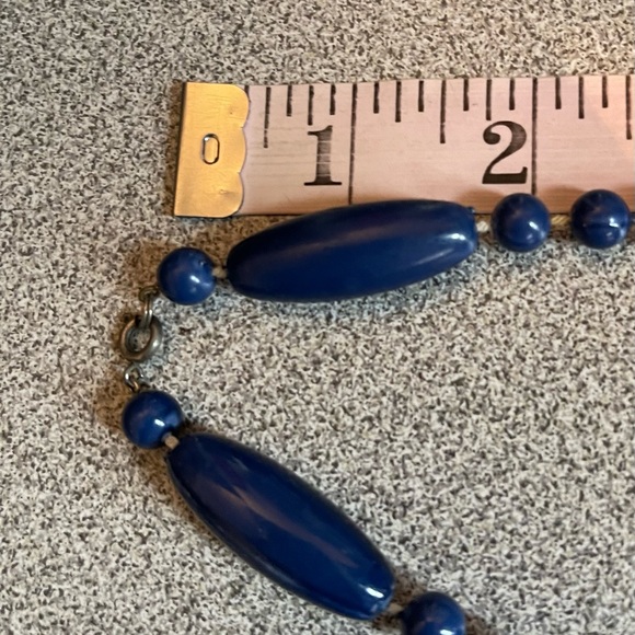 Vintage 80s Blue Black Swirl Oval Plastic Beaded Short Necklace - Picture 6 of 6